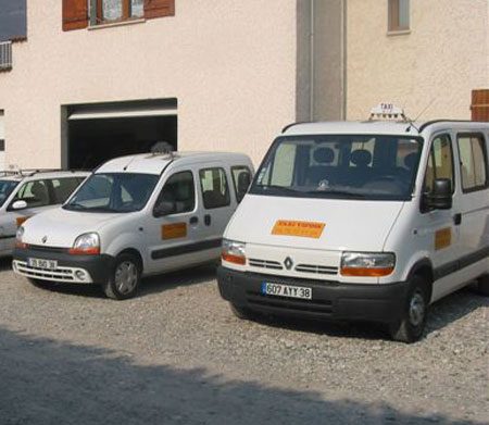 Minibus et Kangoo Taxi Vifois